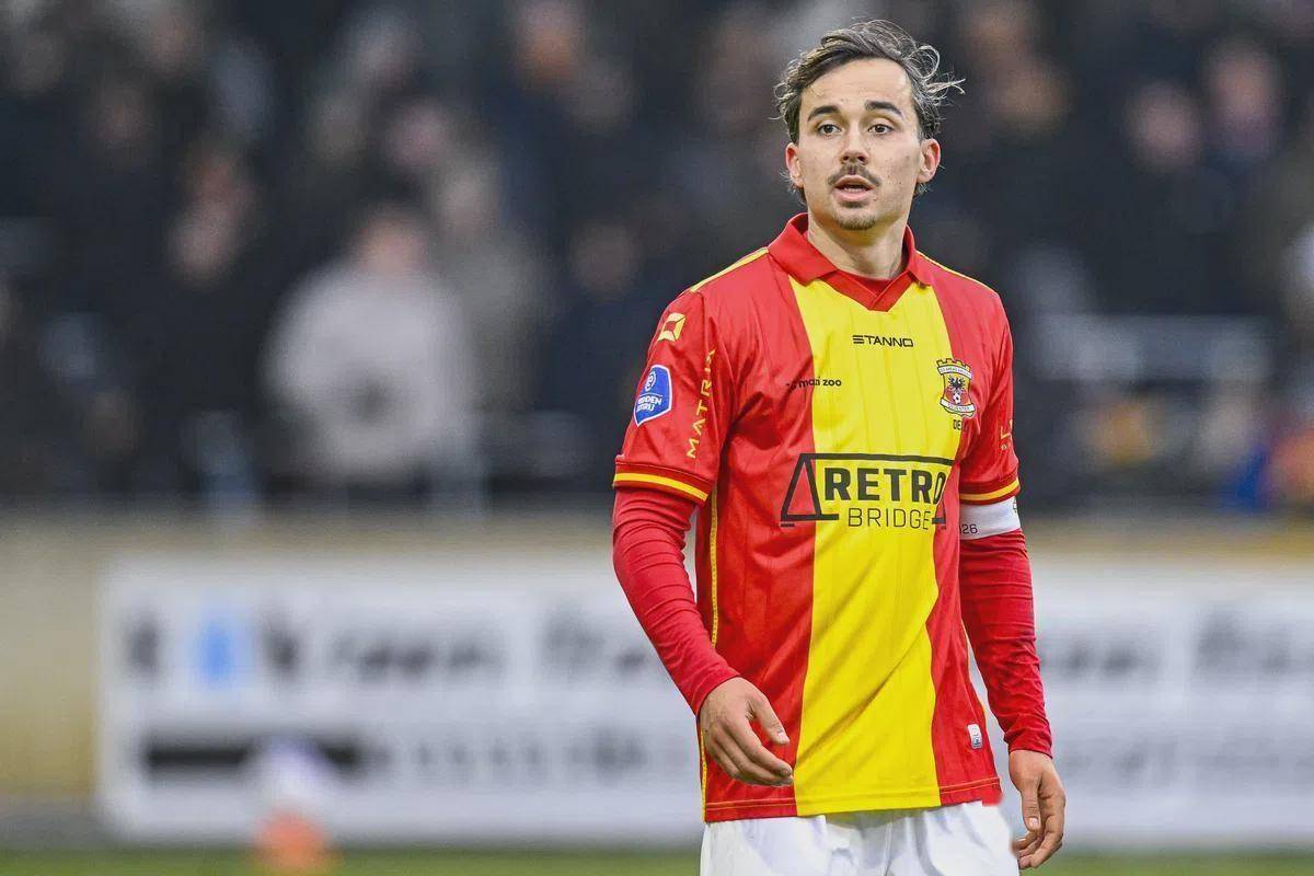 乐动体育入口-关于刚刚！里程碑夜里昂再遭质疑费耶诺德关键时刻队长鼓劲，北京首钢赛后回应争议的信息